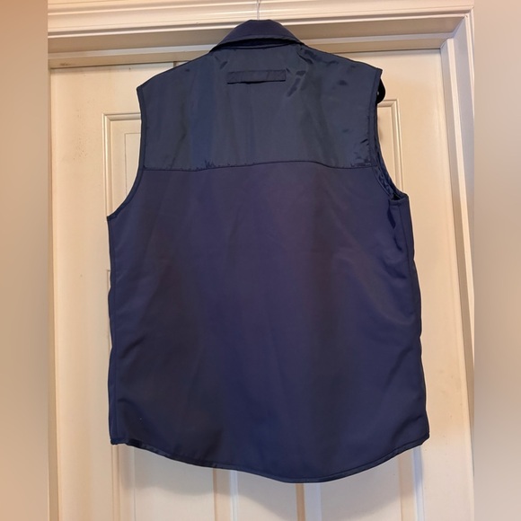 Duluth Trading Company, Men's 8 pocket navy blue Vest - Picture 9 of 9